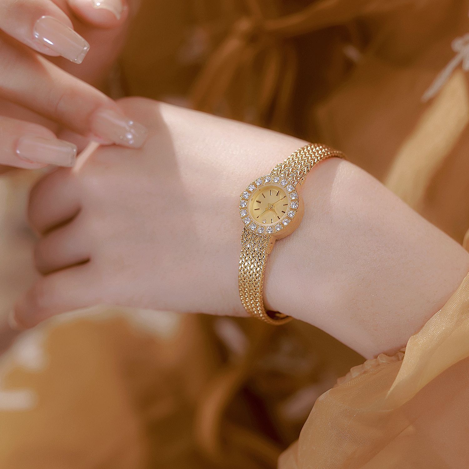 Vintage Fashion Watches - ヴィンテージ女性の腕時計高級気質レディース腕時計小麦型ストラップダイヤモンド円形ダイヤル女性のクォーツ時計