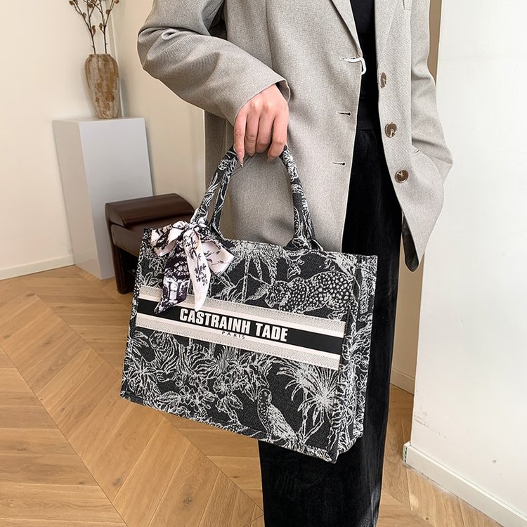 高級でおしゃれなヴィンテージデザイナーおむつバッグ、女性用ラ - Vintage Fashion Paris のレビューと価格