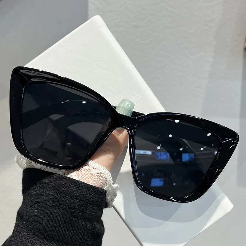 トレンディなキャットアイサングラス女性用レトロスクエアサング - Vintage Fashion Glasses のレビューと価格